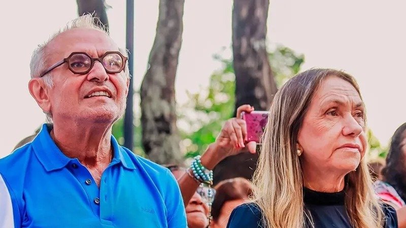 Cícero dedica reeleição a Lauremília e desabafa contra “cretinos” da política